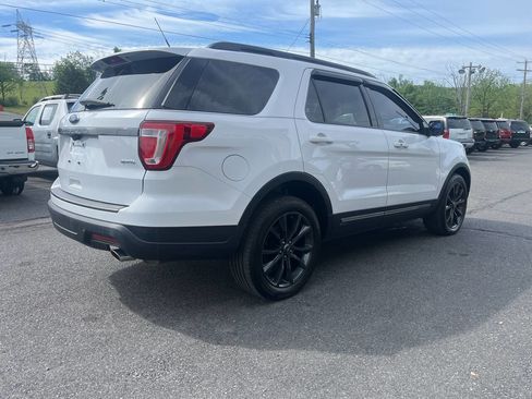 Used 2019 Ford Explorer XLT w/ Equipment Group 202A AWD/4WD image 6