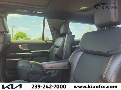 Used 2025 Ford Expedition Tremor AWD/4WD image 19