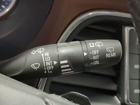 Used 2021 Buick Enclave Avenir w/ Avenir Technology Package image 43