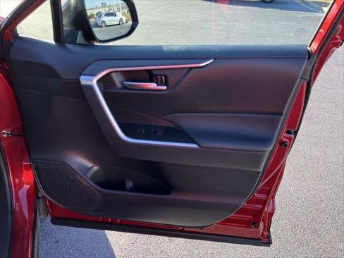 Certified 2025 Toyota RAV4 XLE image 31