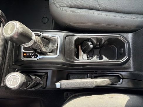 Used 2020 Jeep Wrangler Unlimited Sport image 17