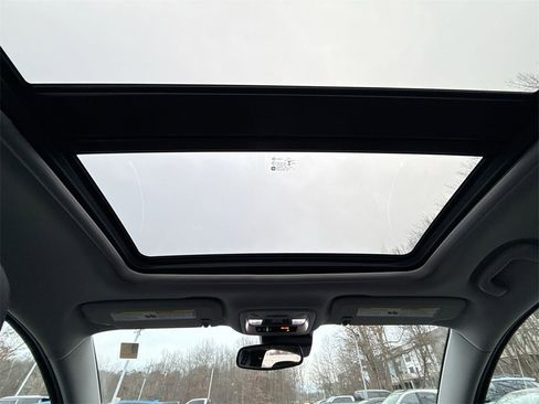 Used 2017 Chevrolet Malibu Premier w/ Premier Sun and Wheel Package image 16