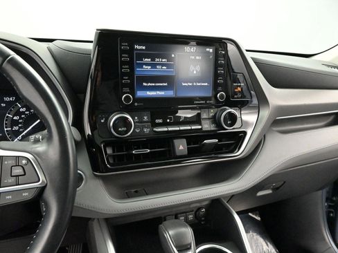 Used 2020 Toyota Highlander XLE image 17