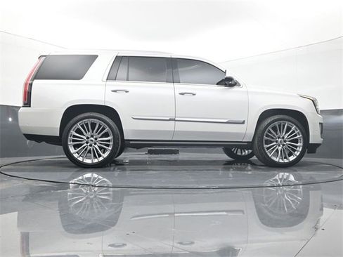 Used 2019 Cadillac Escalade Premium Luxury image 12