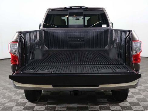 Used 2017 Nissan Titan SV image 16