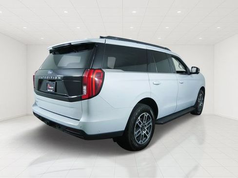 Used 2025 Ford Expedition Active AWD/4WD image 7