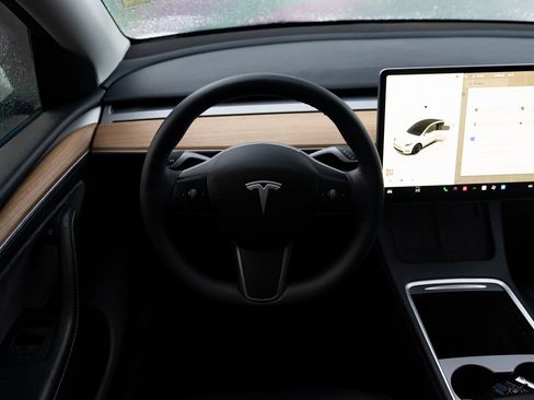 Used 2023 Tesla Model Y Long Range image 11