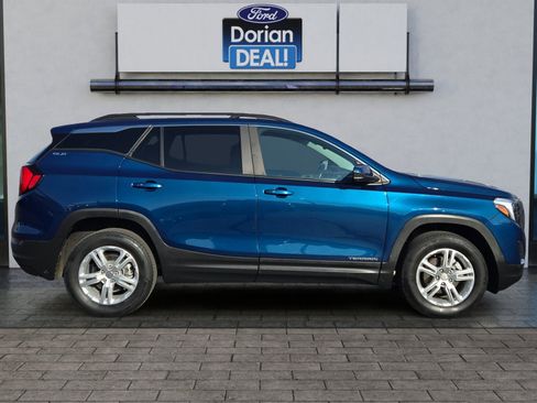 Used 2021 GMC Terrain SLE w/ Driver Convenience Package image 2