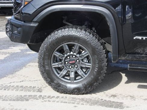 Used 2024 GMC Sierra 1500 AT4X image 32