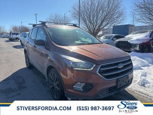 Used 2017 Ford Escape SE w/ SE Sport Appearance Package image 1