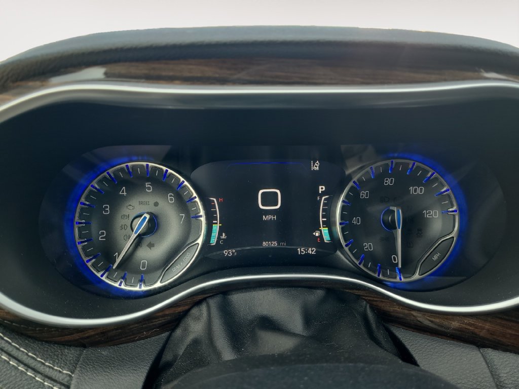Used 2022 Chrysler Pacifica Limited FWD image 18