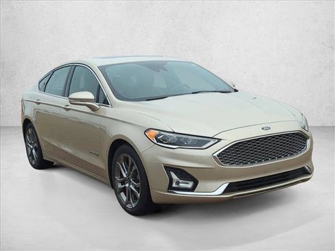 Used 2019 Ford Fusion Titanium image 3