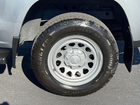 Used 2025 Chevrolet Colorado W/T RWD image 10