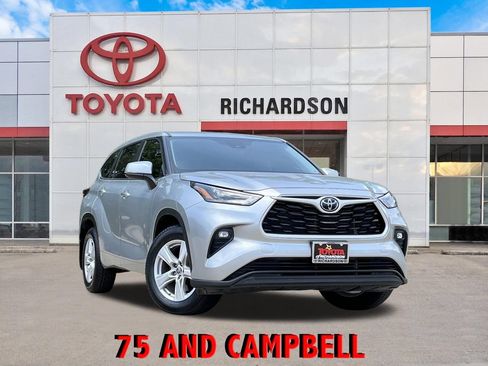 Used 2023 Toyota Highlander LE AWD/4WD image 1