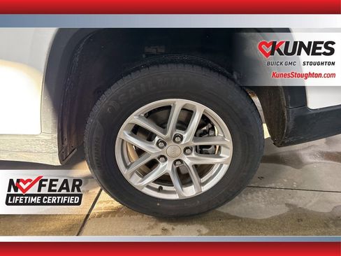 Used 2023 Jeep Grand Cherokee L Laredo image 15