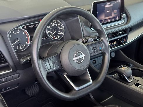 Used 2024 Nissan Rogue SV FWD image 18