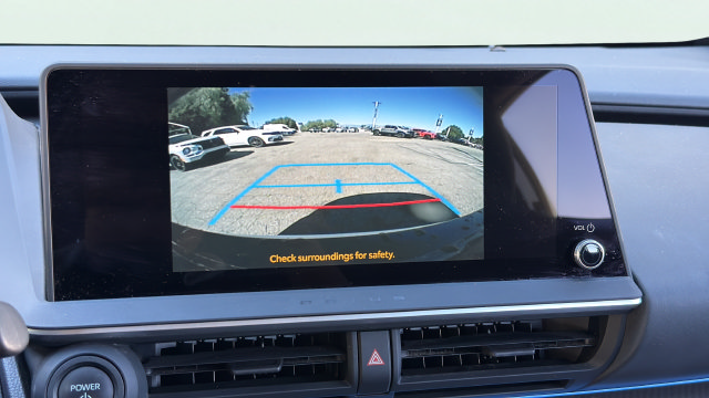 Used 2024 Toyota Prius XLE FWD image 21