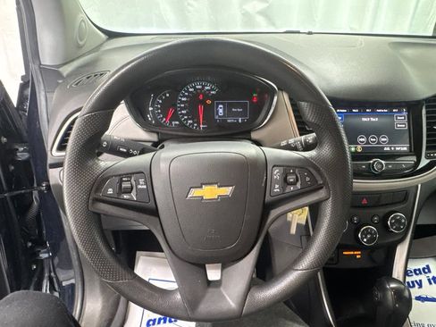 Used 2022 Chevrolet Trax LS w/ Tint and Cruise Package FWD image 19