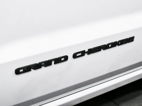 Used 2021 Jeep Grand Cherokee Laredo X image 76