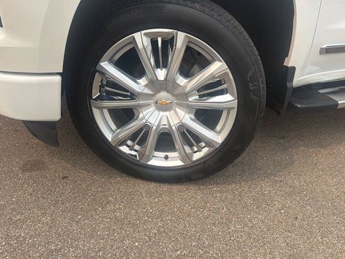 Used 2022 Chevrolet Silverado 1500 High Country w/ High Country Premium Package AWD/4WD image 4