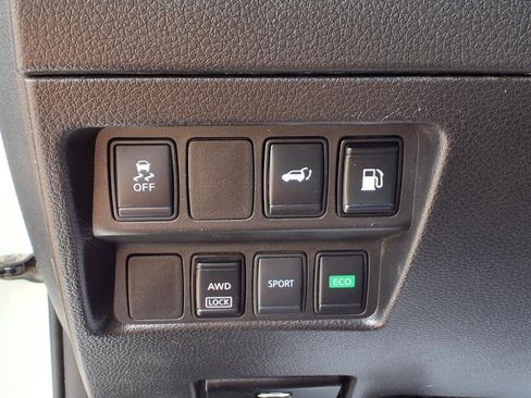 Used 2018 Nissan Rogue SV AWD/4WD image 14