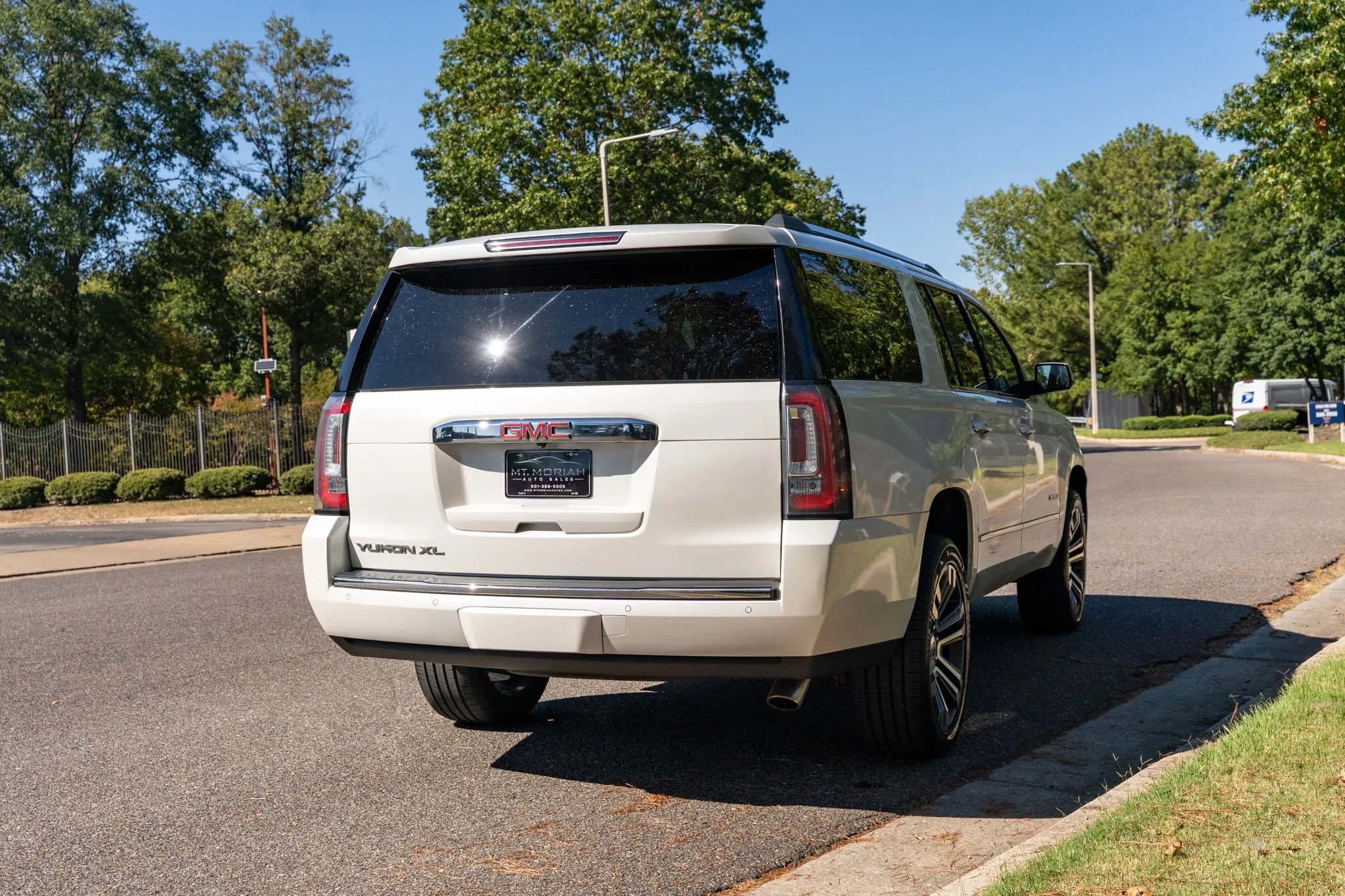 Used 2018 GMC Yukon XL Denali w/ Denali Ultimate Package AWD/4WD image 6