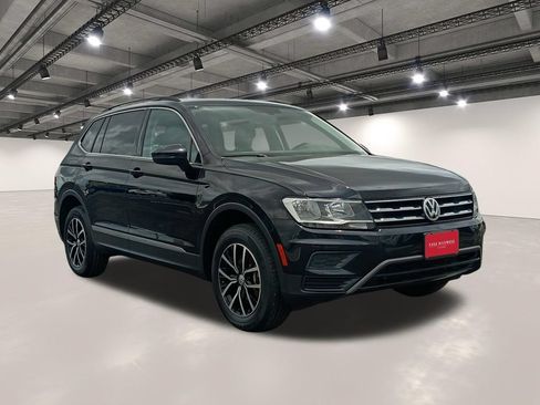 Used 2021 Volkswagen Tiguan SE FWD image 2