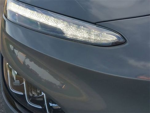 Used 2023 Hyundai Kona Limited image 9