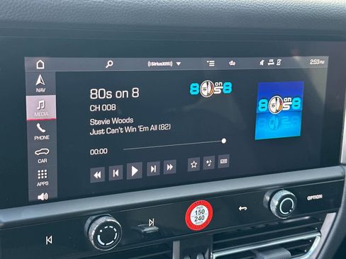 Certified 2025 Porsche Macan image 20