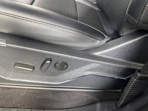 Used 2024 Ford F150 Lariat AWD/4WD image 24