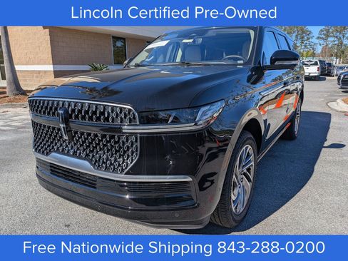 Certified 2025 Lincoln Navigator Reserve image 8