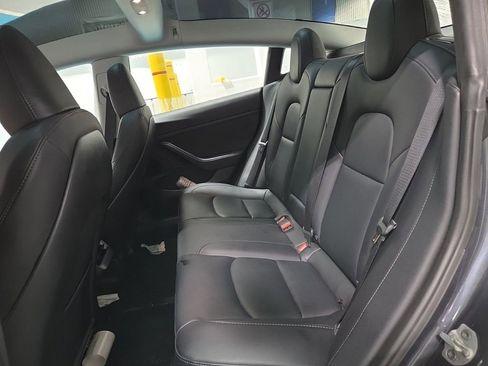 Used 2023 Tesla Model 3 Standard Range image 4