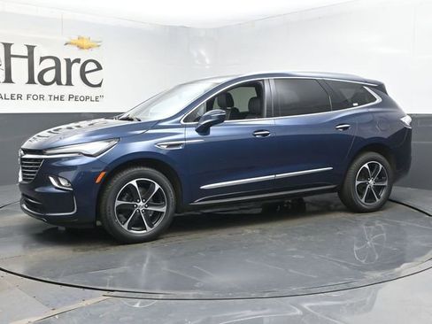 Used 2024 Buick Enclave Essence w/ LPO, Touring Package image 32