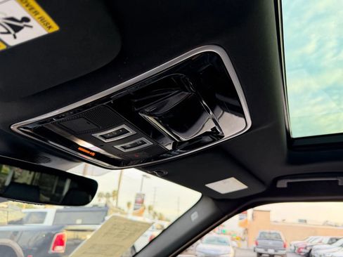 Used 2017 Land Rover Range Rover Sport SVR image 25