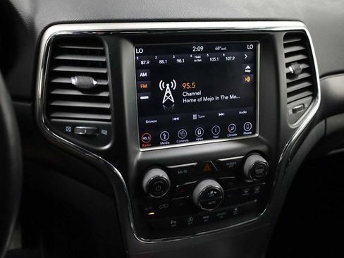 Used 2018 Jeep Grand Cherokee Altitude AWD/4WD image 29