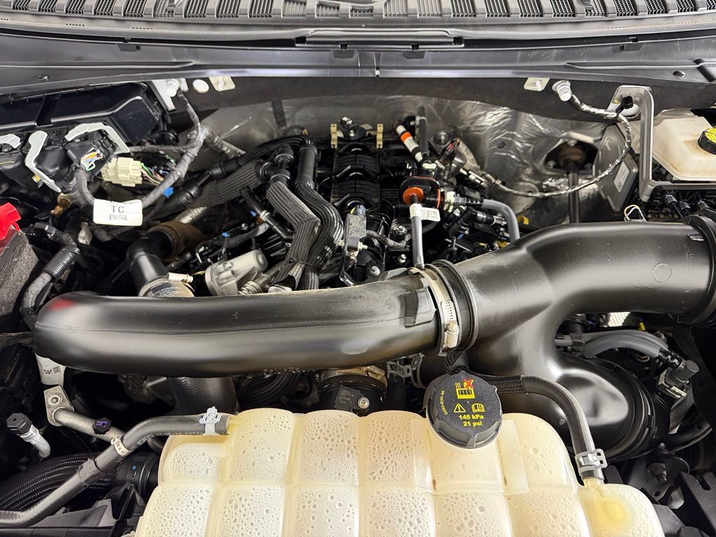 Used 2025 Ford Expedition Active AWD/4WD image 23