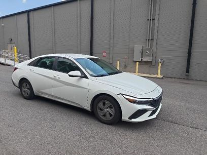 Used 2024 Hyundai Elantra SE