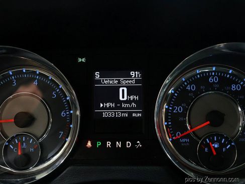 Used 2015 Chrysler Town & Country Touring FWD image 19