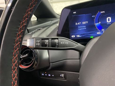 Used 2024 Chevrolet Equinox EV RS image 24