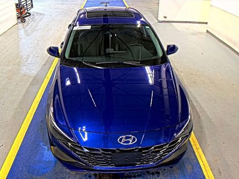 Used 2023 Hyundai Elantra Limited w/ Winter Weather Package image 8