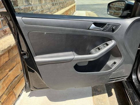 Used 2014 Volkswagen Jetta SE FWD image 18
