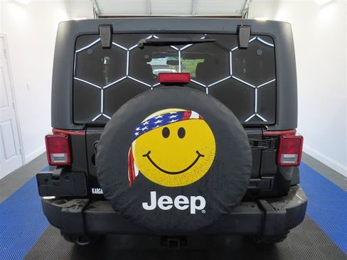 Used 2013 Jeep Wrangler Unlimited Rubicon w/ Connectivity Group AWD/4WD image 11