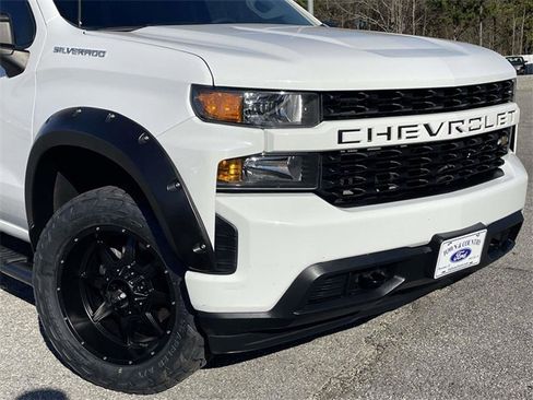 Used 2020 Chevrolet Silverado 1500 Custom w/ Custom Value Package image 9