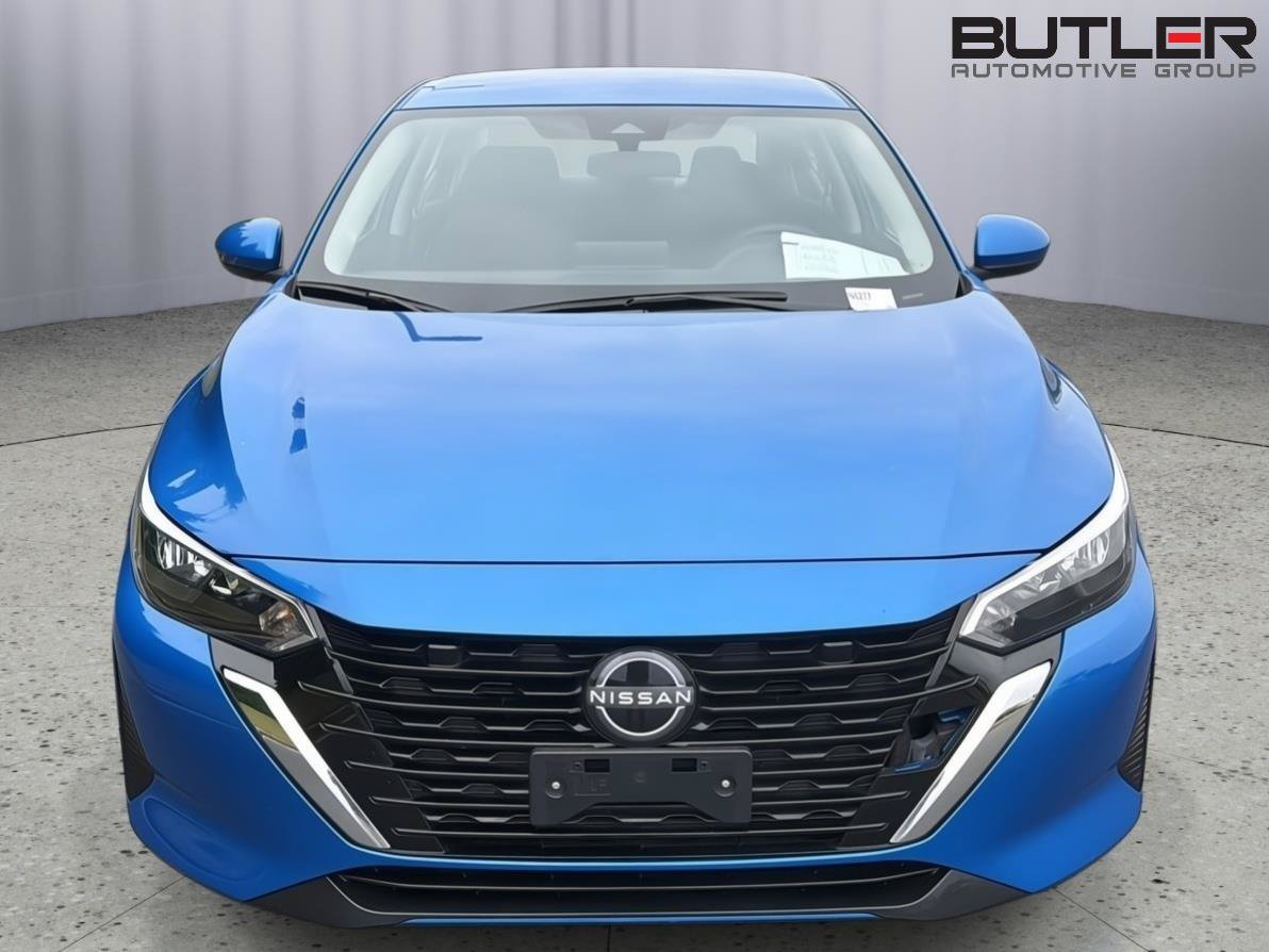 Used 2025 Nissan Sentra SV FWD image 9