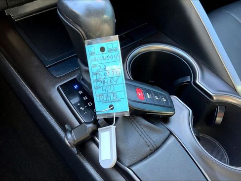 Used 2021 Toyota Camry SE w/ Convenience Package image 14