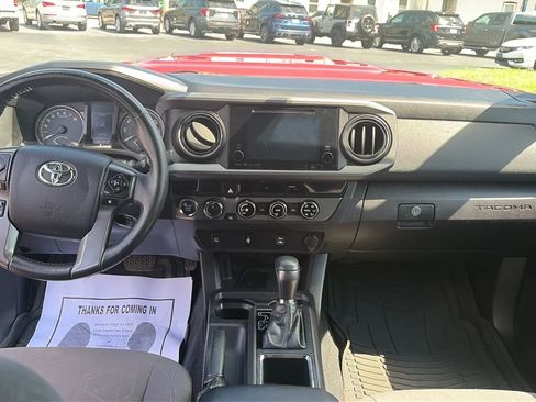 Used 2017 Toyota Tacoma TRD Sport AWD/4WD image 15