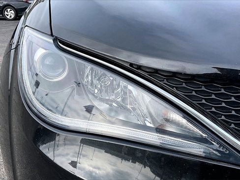 Used 2017 Chrysler Pacifica Touring-L image 30