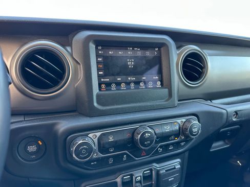 Used 2022 Jeep Wrangler Unlimited Sport image 7