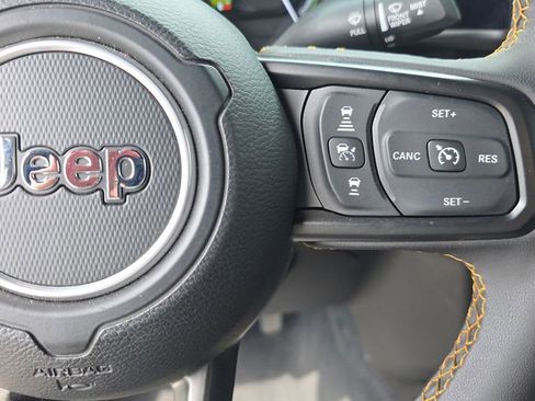 Used 2024 Jeep Wrangler Unlimited image 15