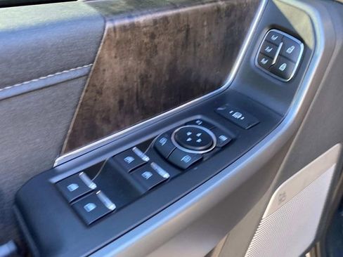 Used 2025 Ford F450 Lariat AWD/4WD image 13